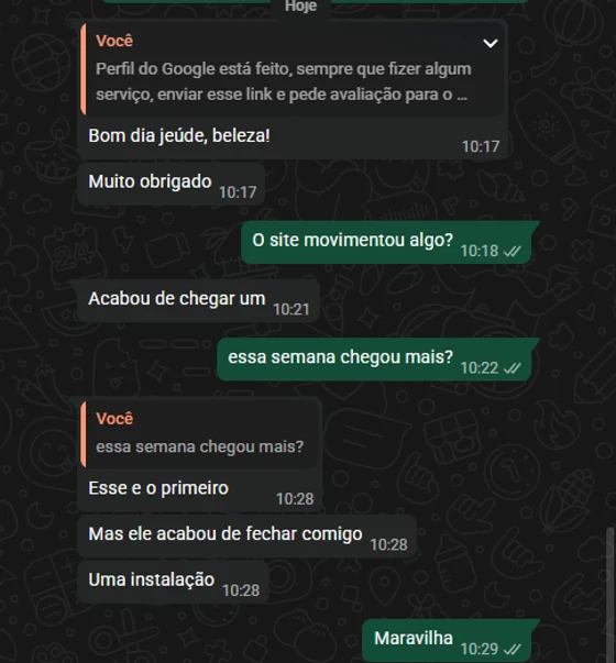 Print de conversa no WhatsApp — Site · Primeiro contato: O primeiro contato que chegou pelo novo site já virou cliente: fechou uma instalação.
